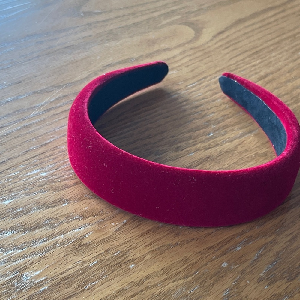 NEW Elegant Red Velvet Headband🌺